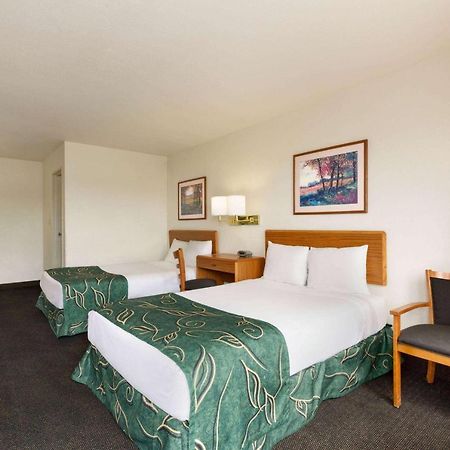 Travelodge By Wyndham Sharon Springs Екстериор снимка