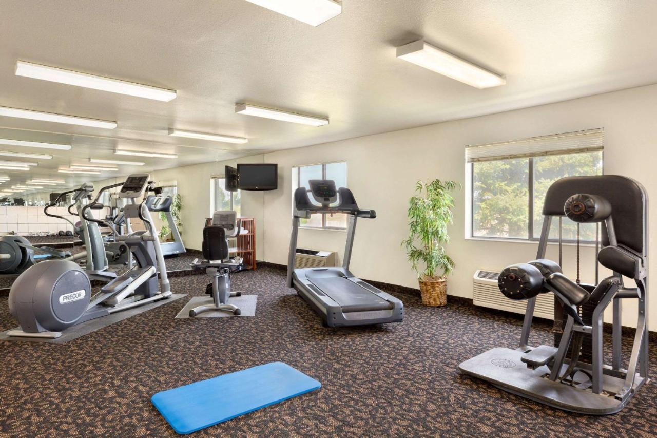 Travelodge By Wyndham Sharon Springs Екстериор снимка